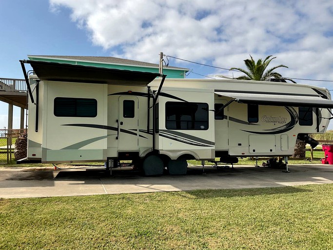 Caravans (Bay City, Texas, United States of America)