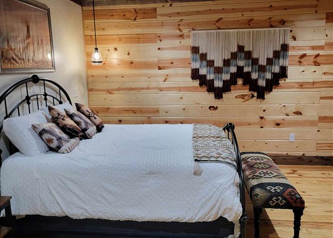 Ouachita Mountains Glamping Getaway: Cozy Pet-Friendly Cabin in Hochatown, Oklahoma, near Broken Bow Lake