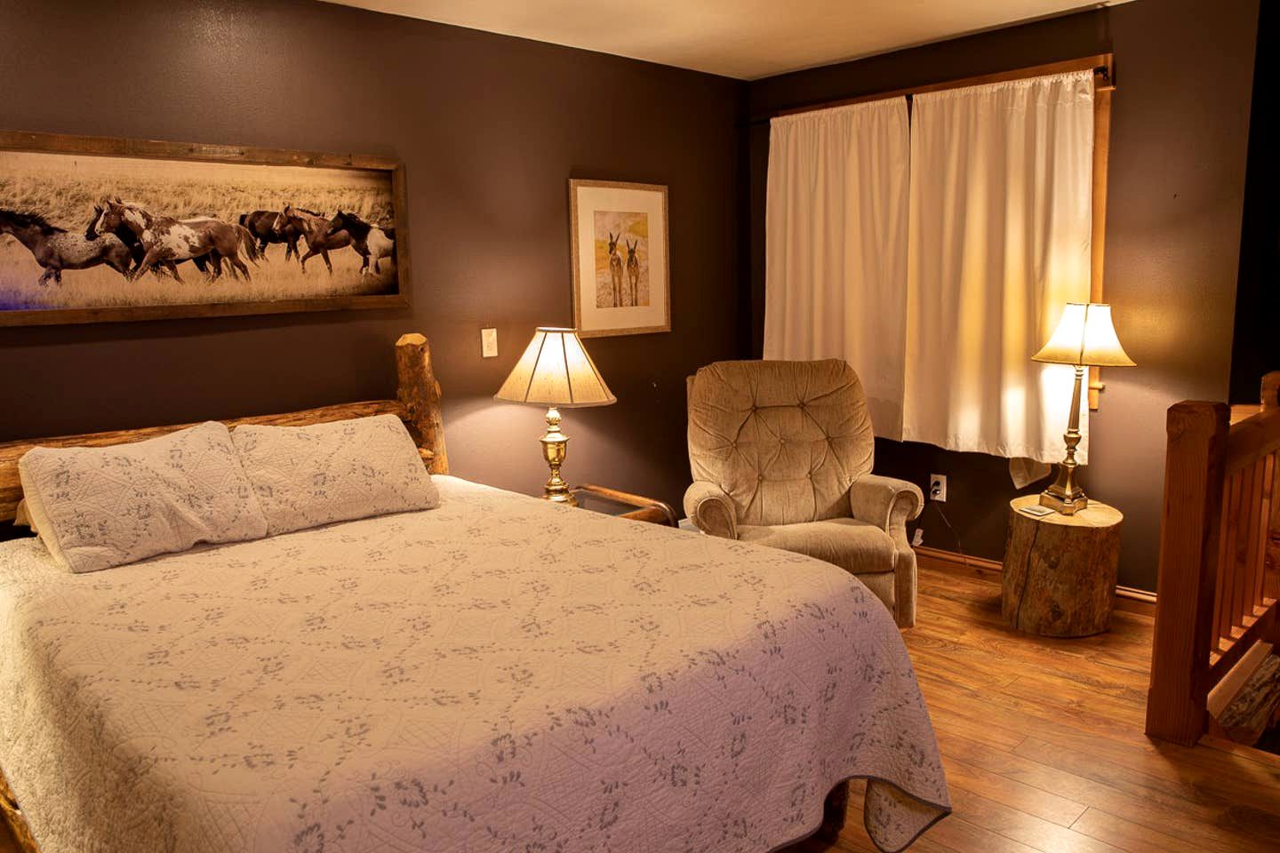 Cozy and Intimate Cabin Rental near Livingston for a Romantic Getaway in Montana