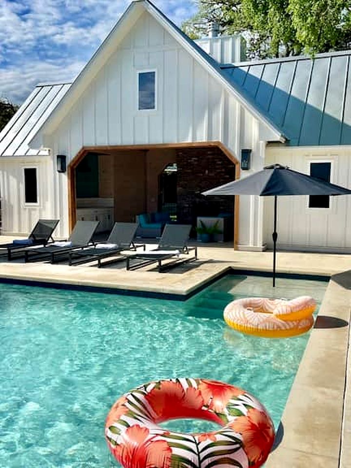 Luxury Cabin for Four for Texas Glamping Retreat