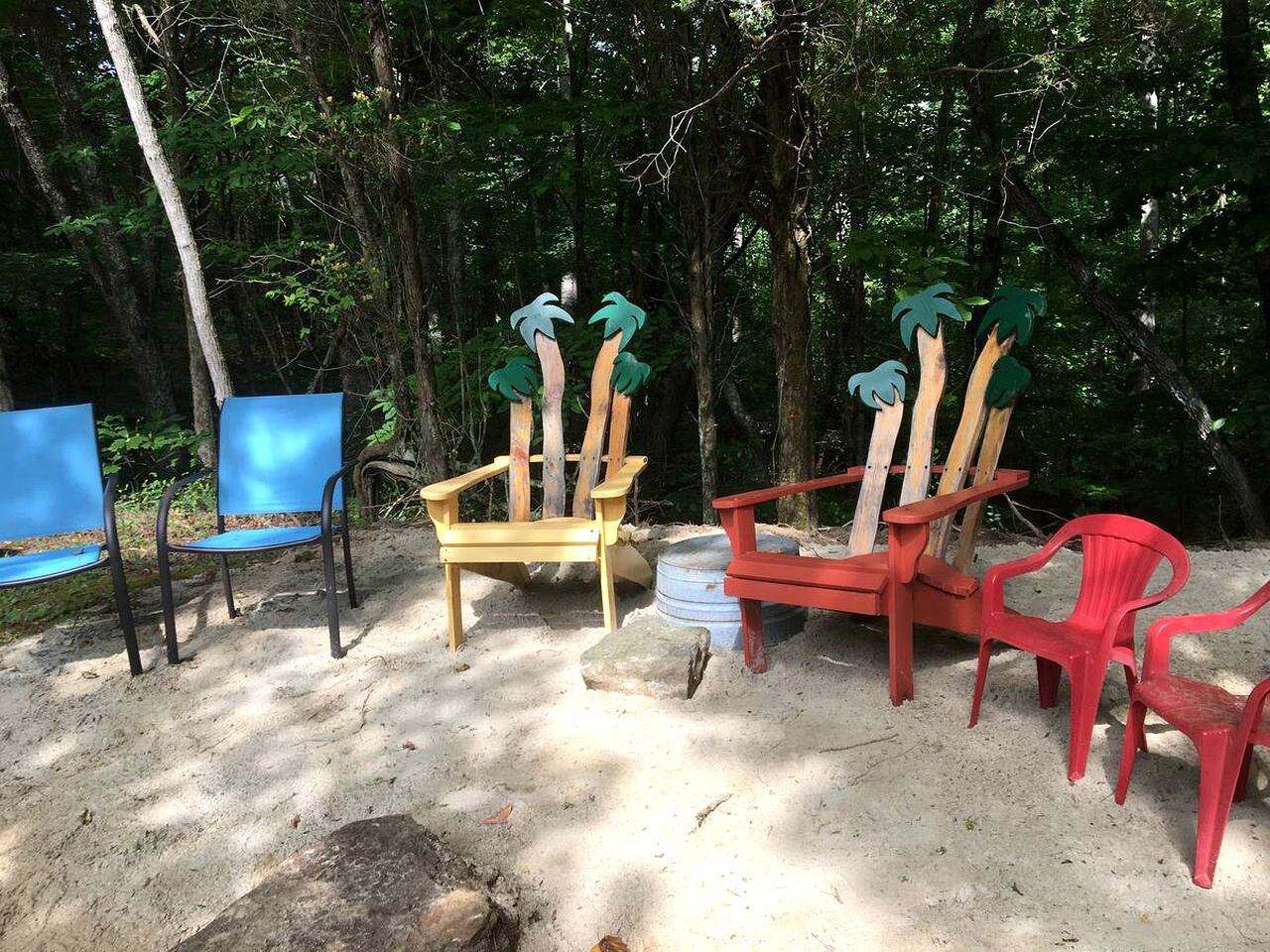 Eccentric Converted Bus, Perfect for a Tennessee Vacation