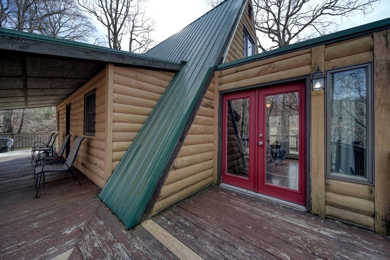 Cozy Getaways in this Cute A-Frame Cabin in Suches, Georgia | A-Frames (Suches, Georgia, United States of America)