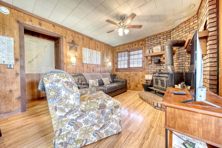 Cozy Getaways in this Cute A-Frame Cabin in Suches, Georgia | A-Frames (Suches, Georgia, United States of America)