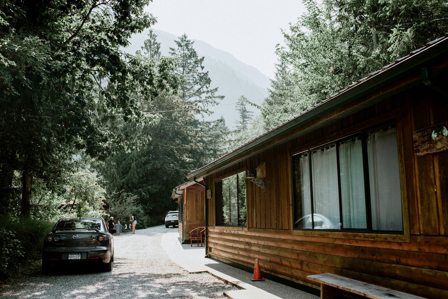 Pet-Friendly Cottage at a Lakeside Retreat on the Sunshine Coast, British Columbia