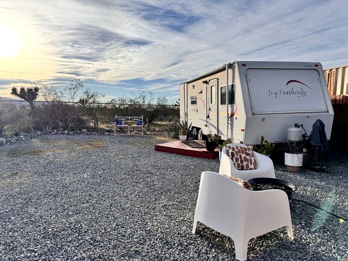 Cozy Desert Glamping Escape with Private Hot Tub & Fire Pit in Pinon Hills, California