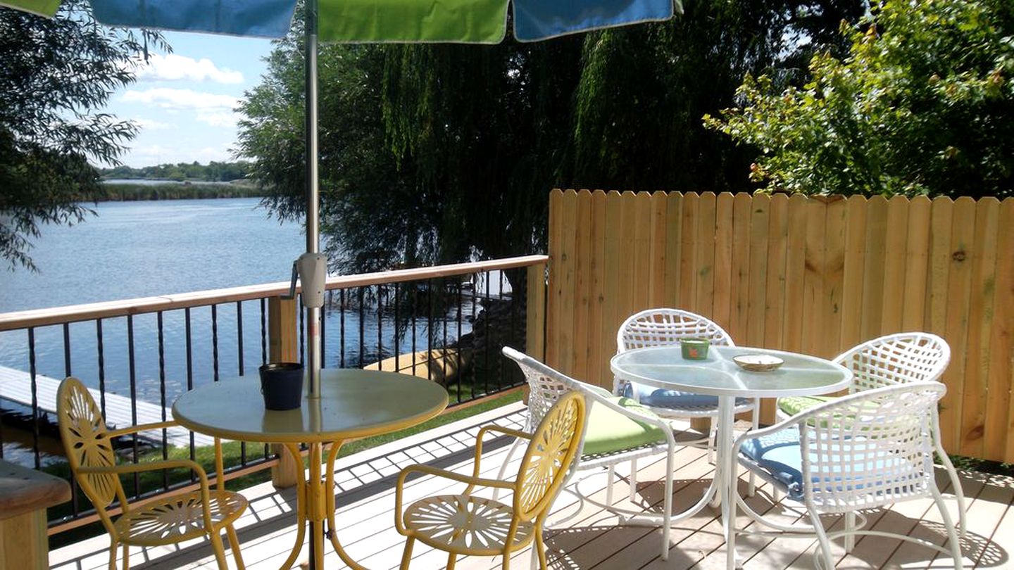 Cozy River Staycation with Wi-Fi near Milwaukee, Wisconsin