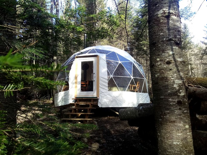 Domes (Lac-Beauport, Quebec, Canada)