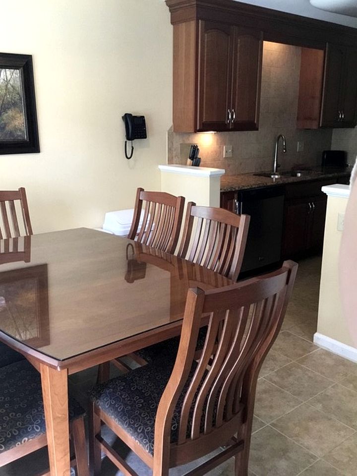 Lakefront Rental Amazing for Nature Lovers and Disconnect in NY