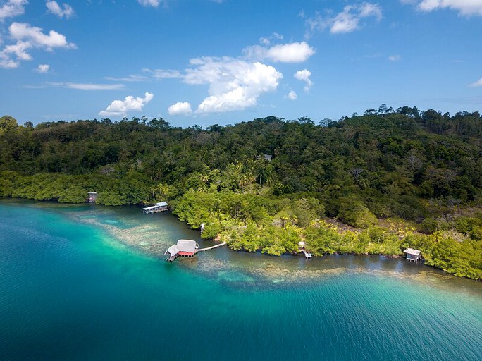 Cabins (San Cristóbal Island, Bocas del Toro, Panama)