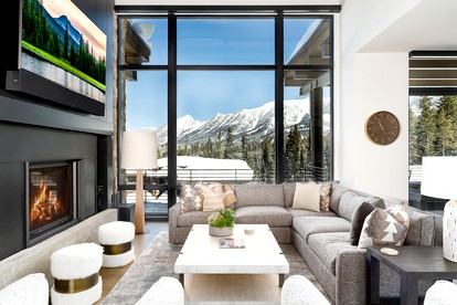 Stunning Luxury Cabin with Hot Tub and Spectacular Mountain Views near Ulerys Lakes in Big Sky, Montana photo 3