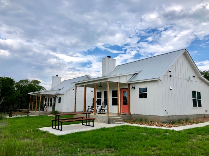Charming Cabin for Glamping Vacations in Wimberley, Texas | Cabins (Wimberley, Texas, United States of America)