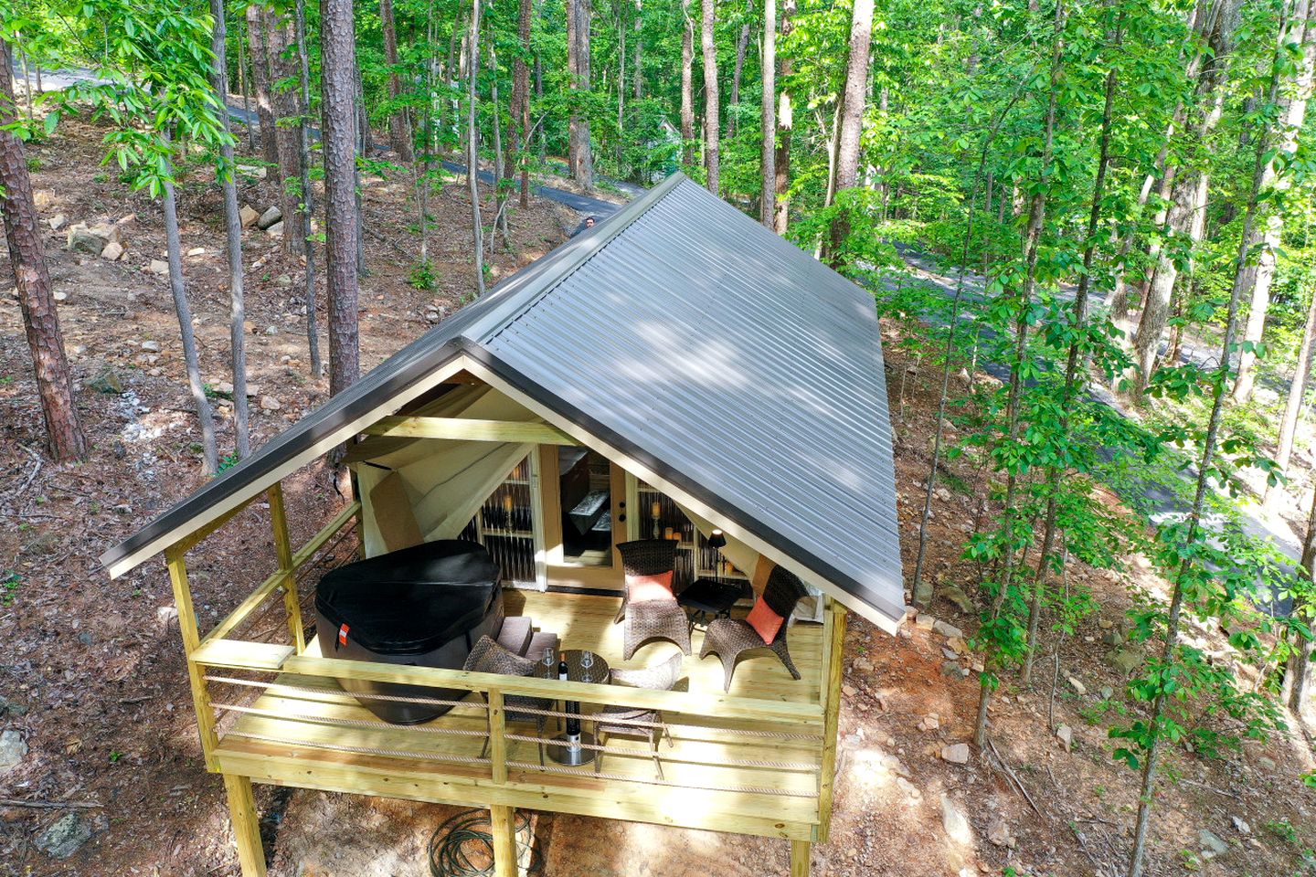 Amazing Tented Cabin with Hot-tub in Scottsboro, Alabama