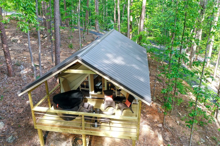Amazing Tented Cabin with Hot-tub in Scottsboro, Alabama