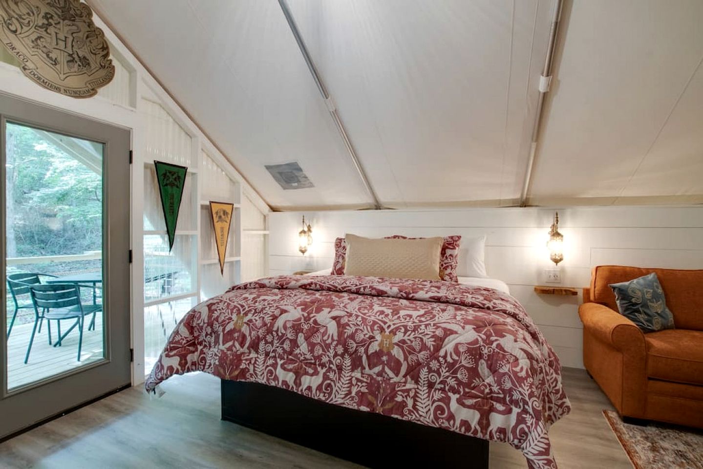 Amazing Tented Cabin with Hot-tub in Scottsboro, Alabama