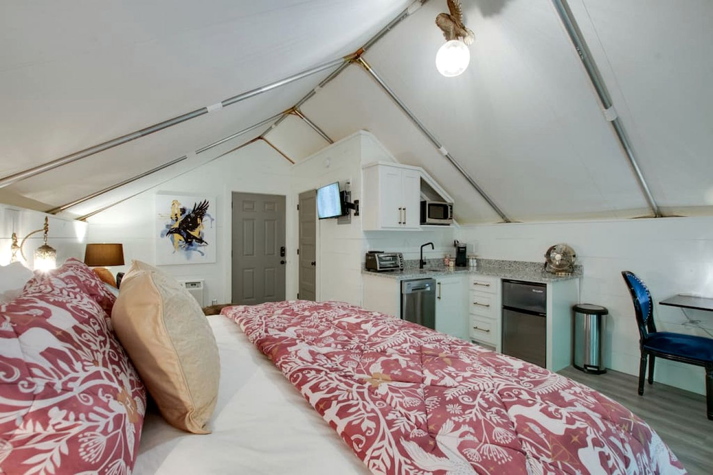 Amazing Tented Cabin with Hot-tub in Scottsboro, Alabama
