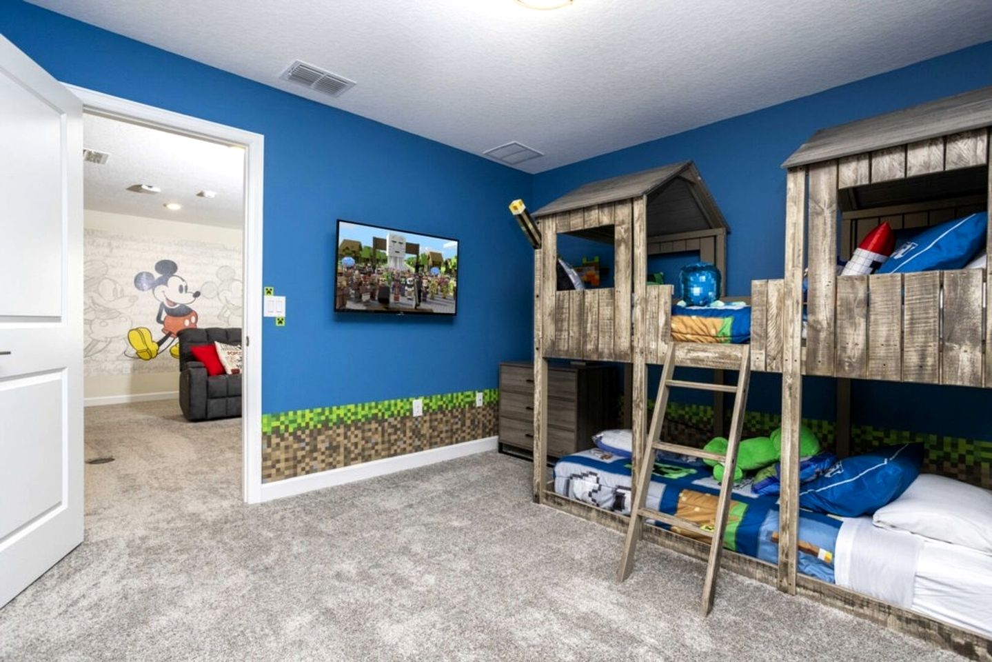 Fantastic Cottage with Swimming Pool and Hot-tub in Reunion, Florida