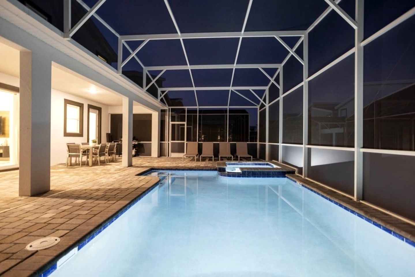Fantastic Cottage with Swimming Pool and Hot-tub in Reunion, Florida