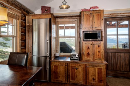 Rustic and Cozy Log Cabin with Ski-in Access, Hot Tub, and Fire Pit in Big Sky, Montana photo 5