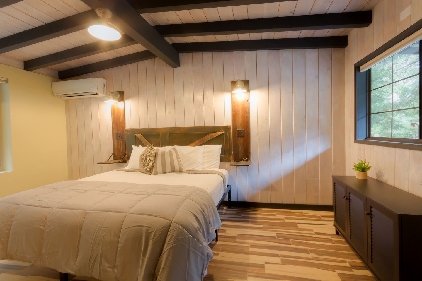 Pet-Friendly Cabin with Beautiful Waterfall Views in Sedona, Arizona