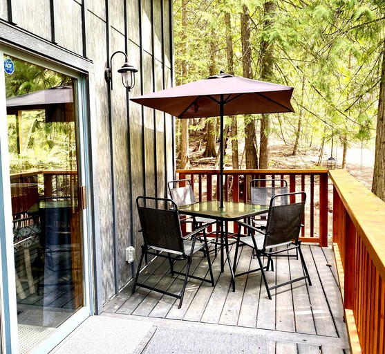 Cabins (Balmoral, British Columbia, Canada)