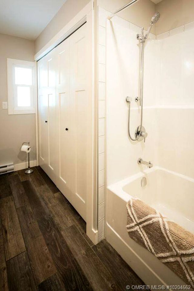 Gorgeous British Columbia Holiday Cabin with a Hot Tub