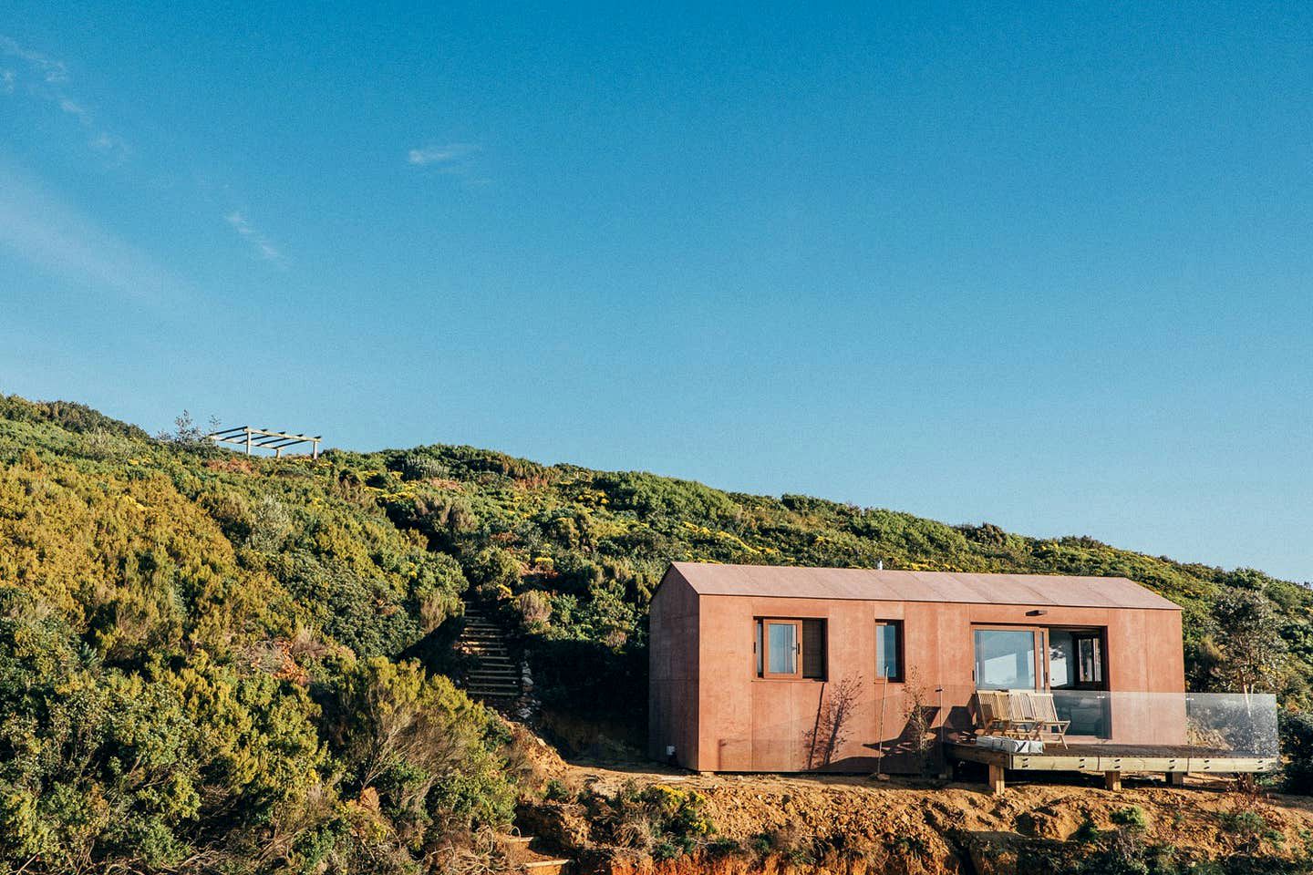 Inspiring Tiny House Rental with Breathtaking Ocean Views for Glamping near Lisbon