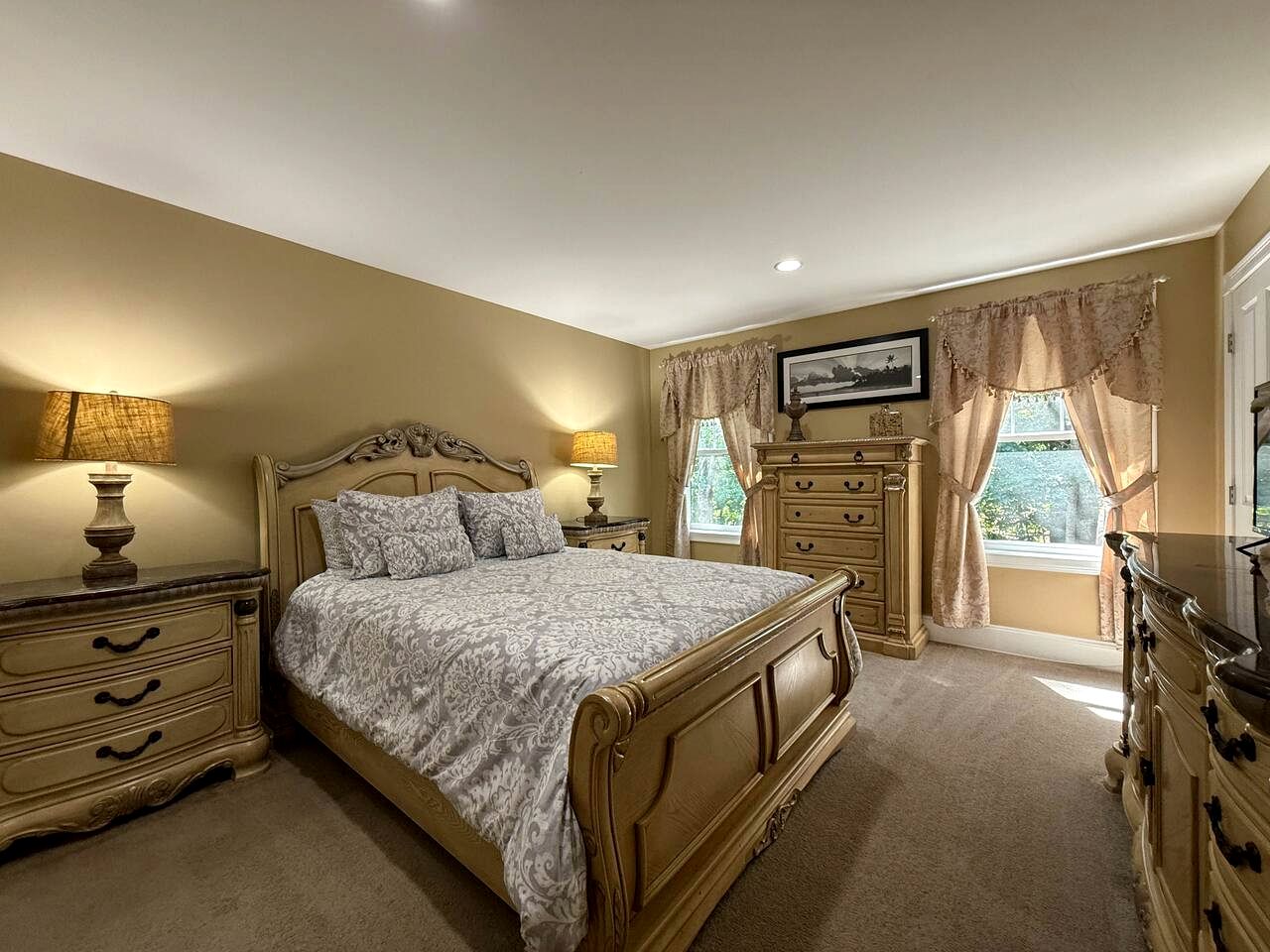 Spacious Luxury Vacation Home with Hot Tub & Mountain Views near Downtown North Conway, New Hampshire