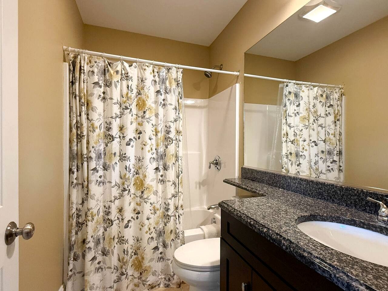 Spacious Luxury Vacation Home with Hot Tub & Mountain Views near Downtown North Conway, New Hampshire