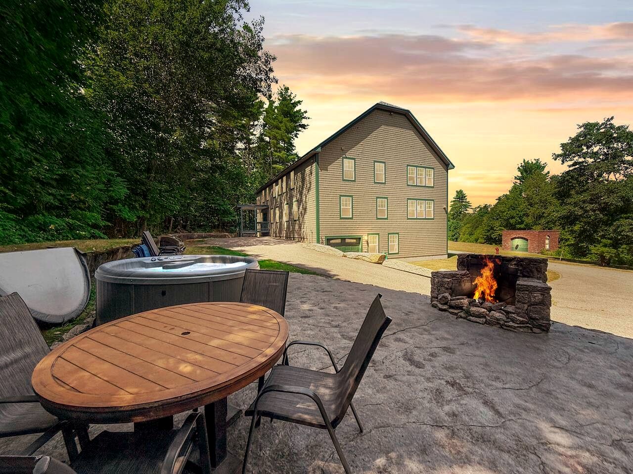 Spacious Luxury Vacation Home with Hot Tub & Mountain Views near Downtown North Conway, New Hampshire