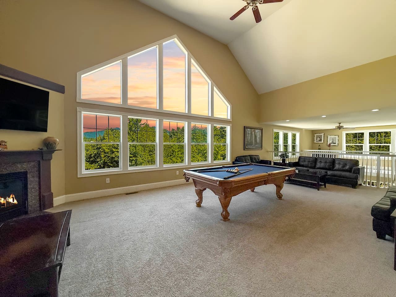 Spacious Luxury Vacation Home with Hot Tub & Mountain Views near Downtown North Conway, New Hampshire