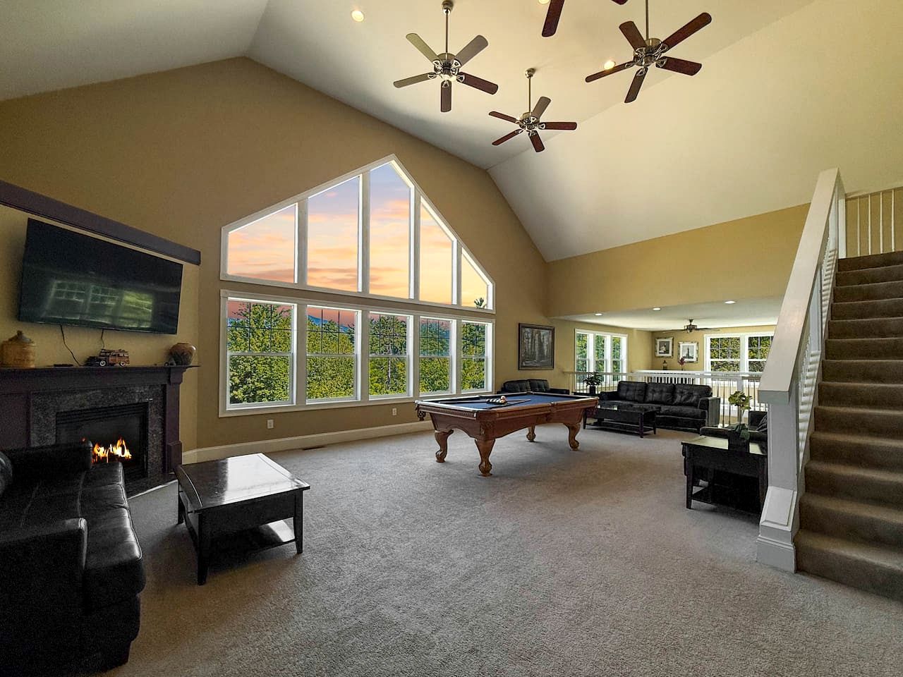 Spacious Luxury Vacation Home with Hot Tub & Mountain Views near Downtown North Conway, New Hampshire