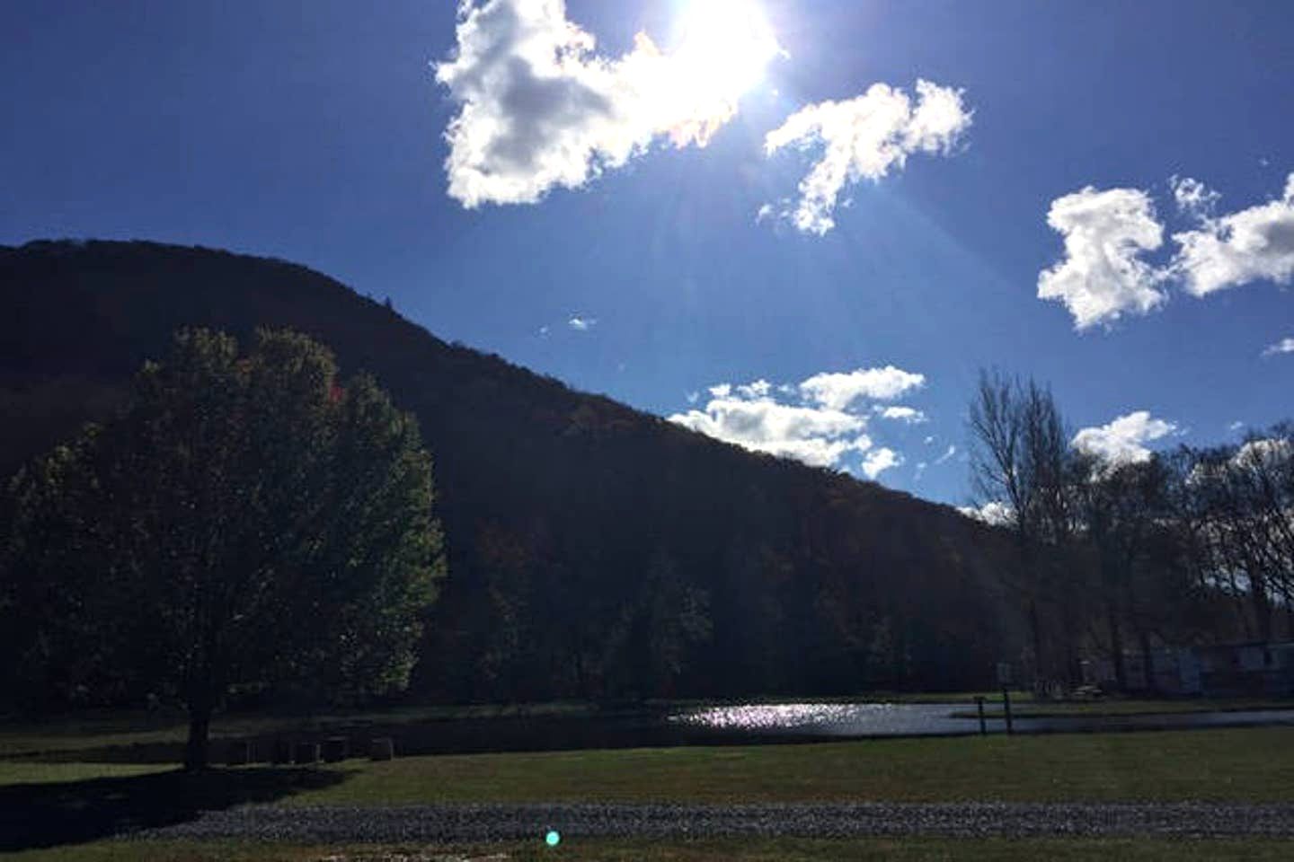 Buck Hill RV Campground, Cabins 58954, Newland, United States of