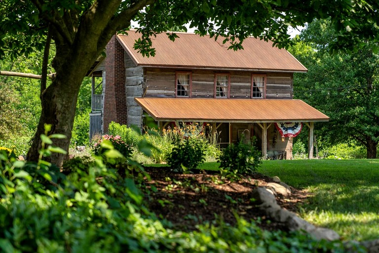 Enchanting Vacation Rental on Working Alpaca Farm near Kokomo, Indiana | Cabins (Flora, Indiana, United States of America)