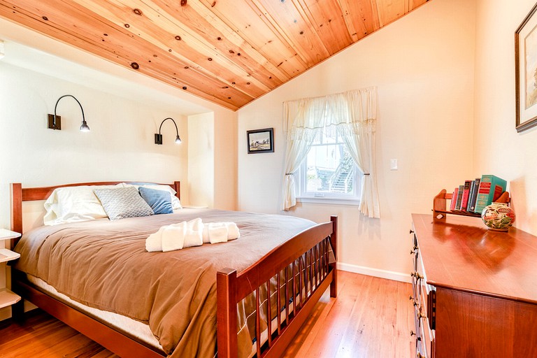 Cottages (Dillon Beach, California, United States)