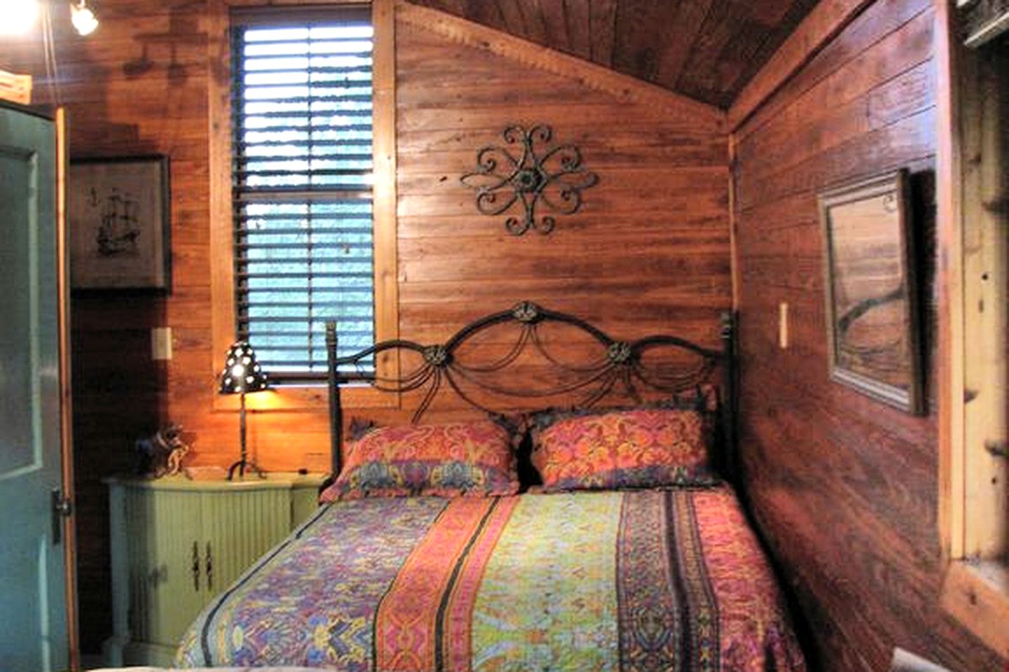 Charming Camping Cabin Rental with Enchanting Views in College Station, Texas