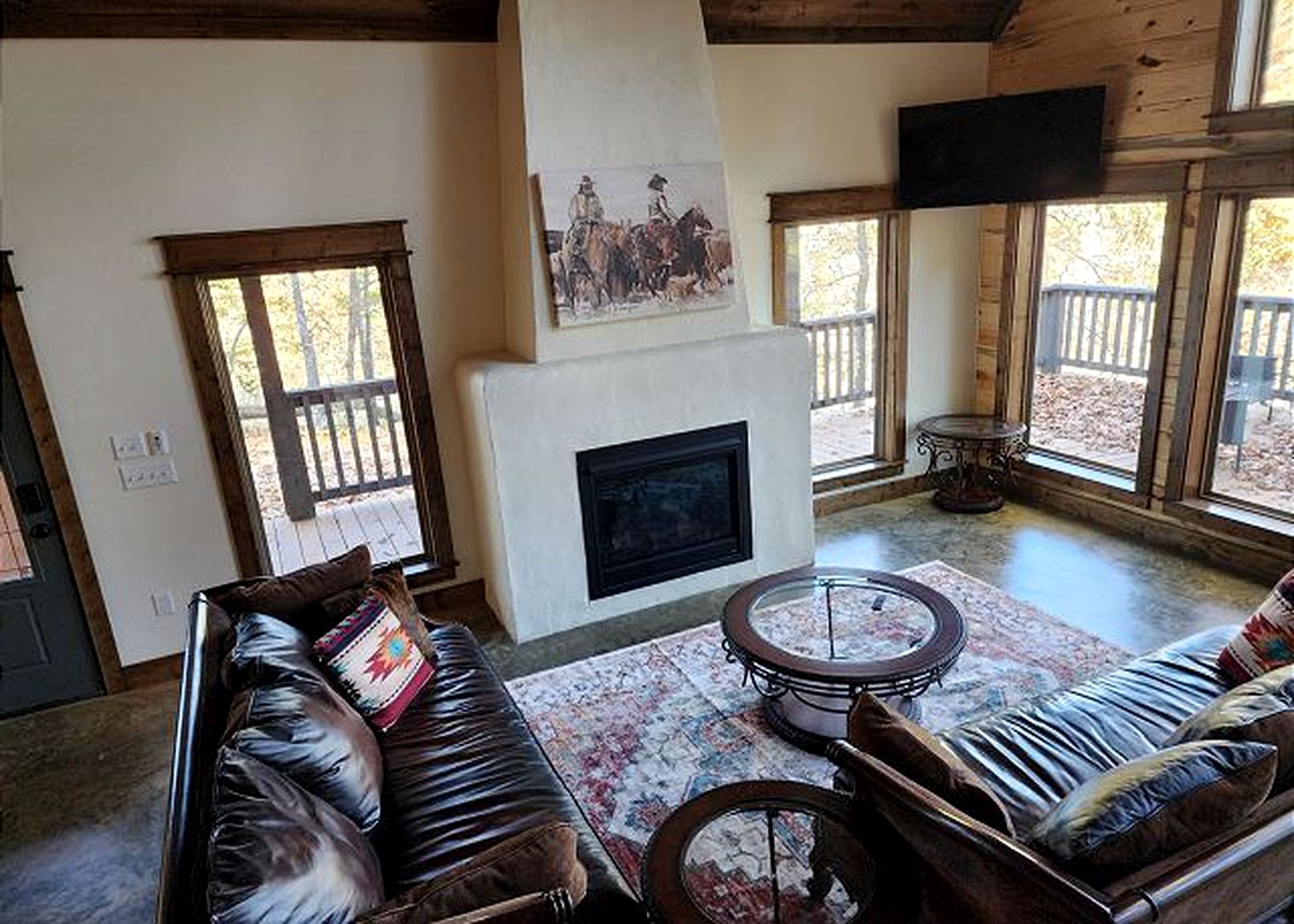 Ouachita Mountains Glamping Getaway: Cozy Pet-Friendly Cabin in Hochatown, Oklahoma, near Broken Bow Lake