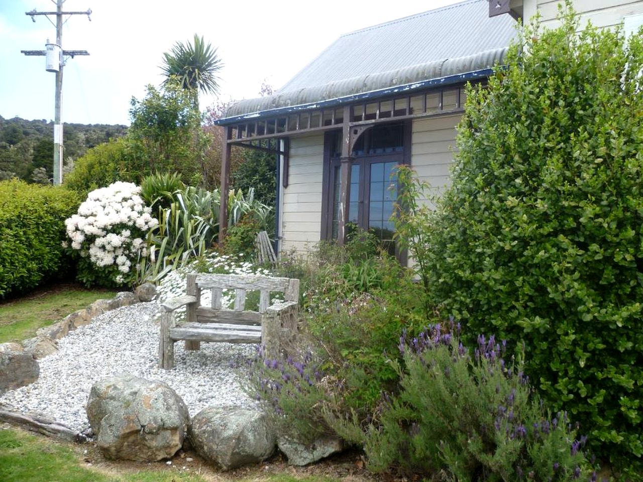 Rustic Cottage Rental Perfect for a Family near Papatowai, New Zealand