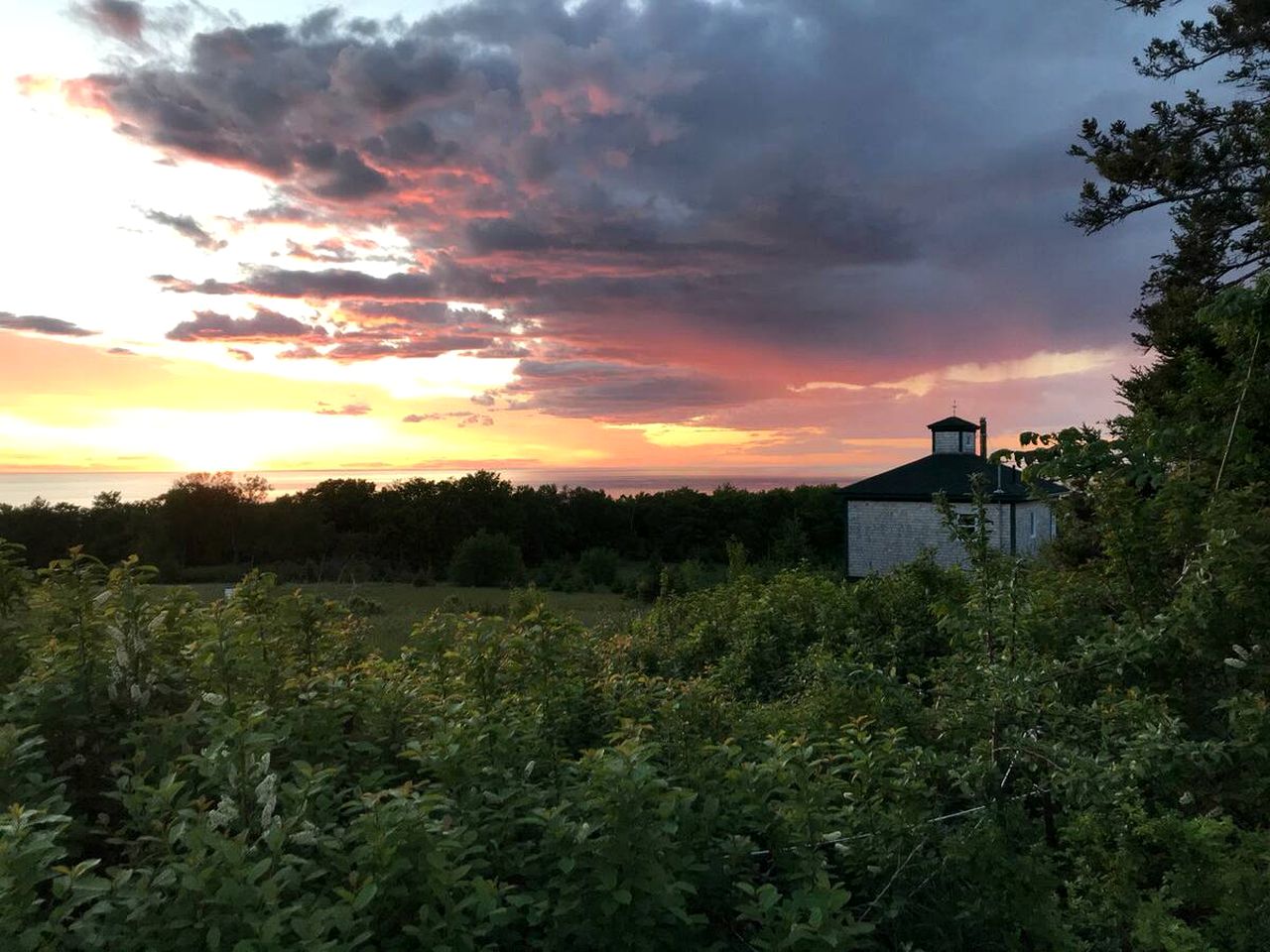 Cheerful Victoria Beach Cabin Rental Ideal for Glamping in Nova Scotia