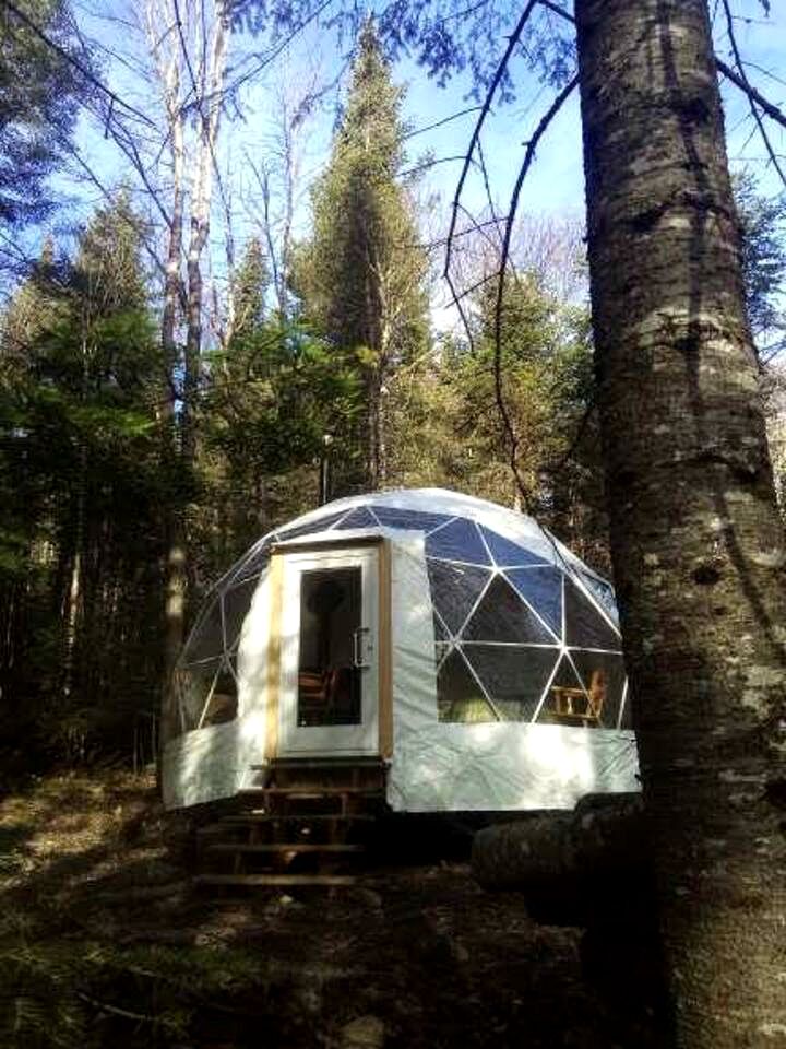 Peaceful Dome Rental for a Romantic Getaway, Quebec