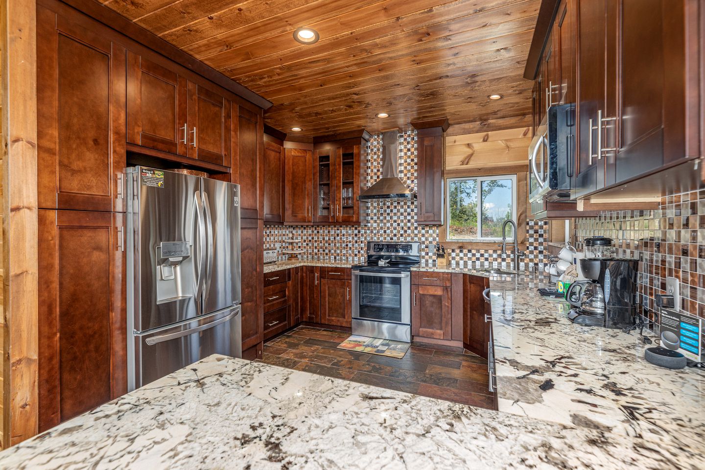 Luxury Cozy Cabin with Swimming Pool, Hot-tub and Stunning Panoramic Views in Gatlinburg, Tennessee