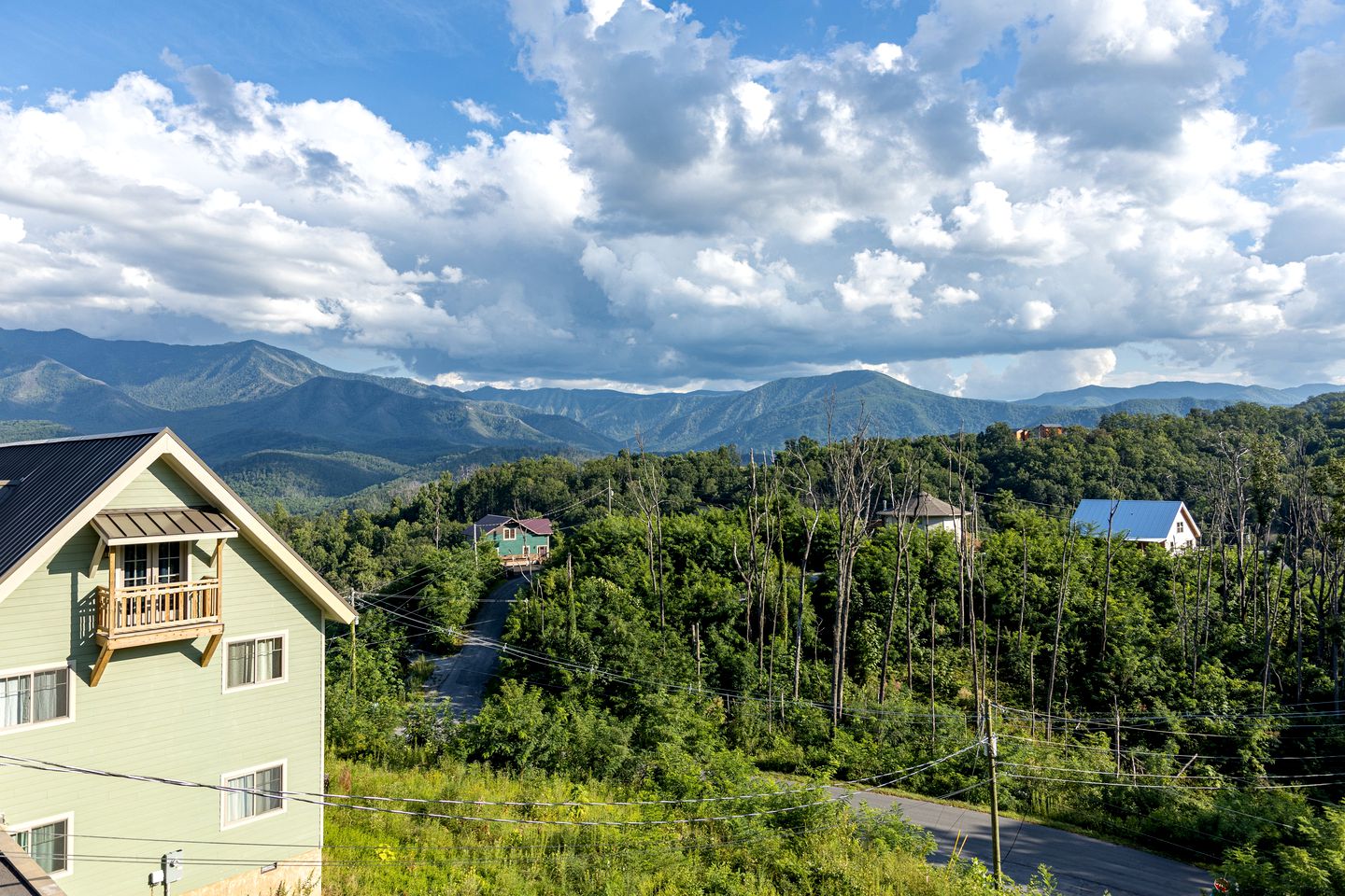 Luxury Cozy Cabin with Swimming Pool, Hot-tub and Stunning Panoramic Views in Gatlinburg, Tennessee