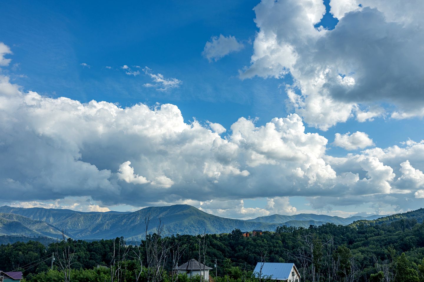 Luxury Cozy Cabin with Swimming Pool, Hot-tub and Stunning Panoramic Views in Gatlinburg, Tennessee