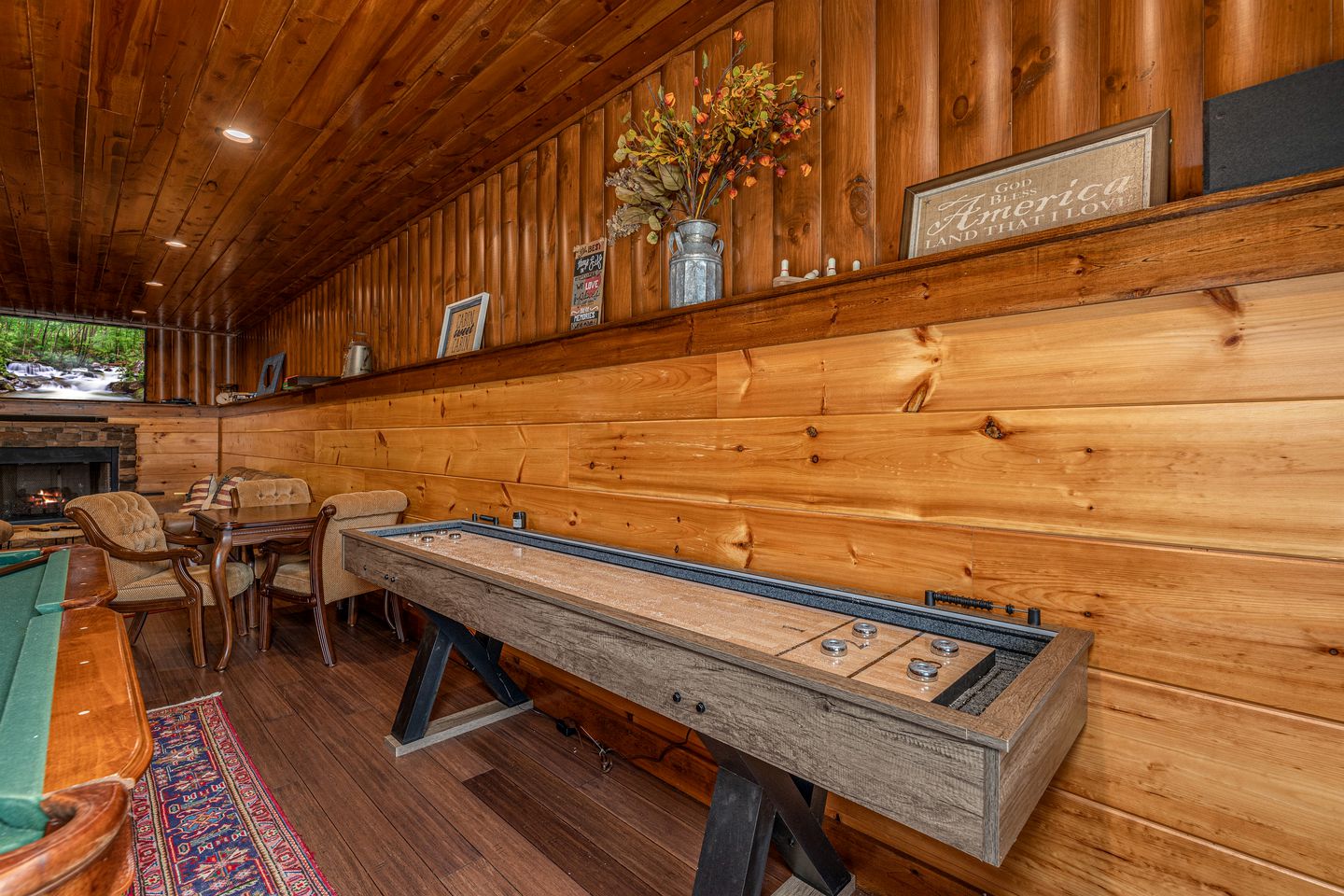 Luxury Cozy Cabin with Swimming Pool, Hot-tub and Stunning Panoramic Views in Gatlinburg, Tennessee