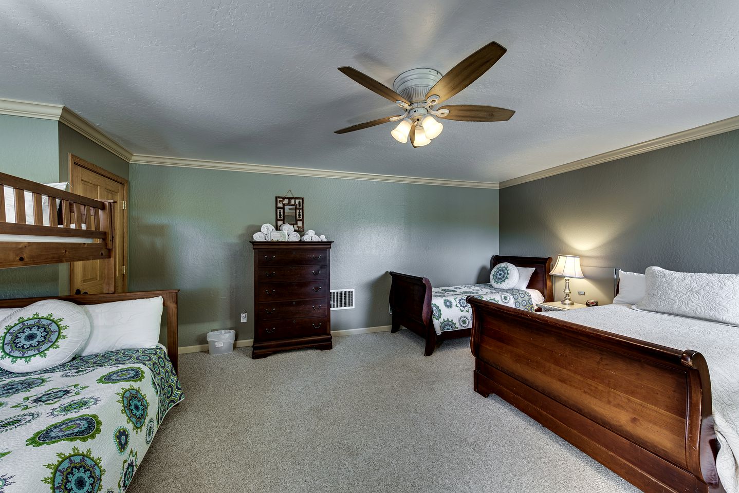 Fabulous Lakefront Group Cabin with Game Room, Outdoor Pool and Tennis Court in Groveland, California