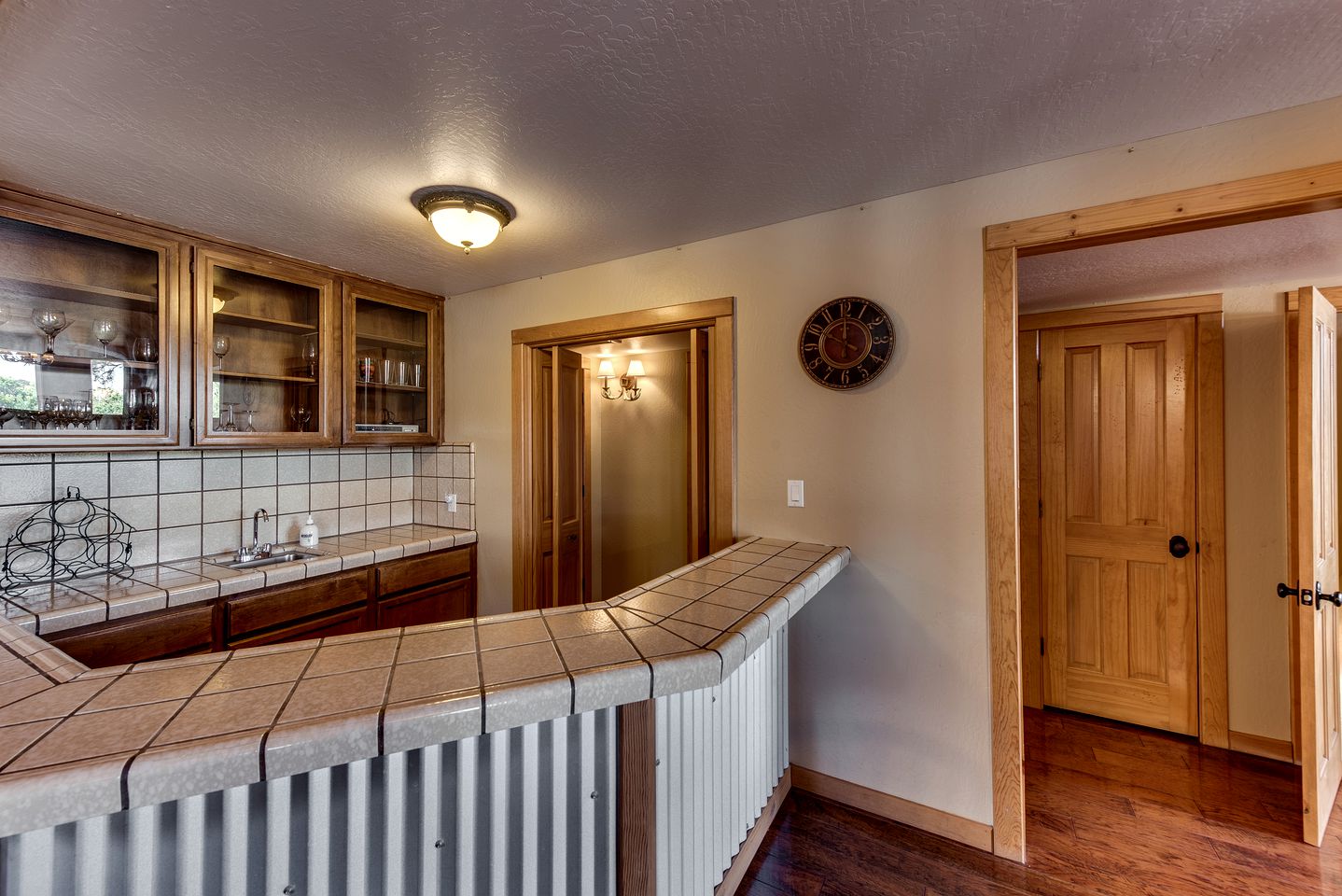 Fabulous Lakefront Group Cabin with Game Room, Outdoor Pool and Tennis Court in Groveland, California