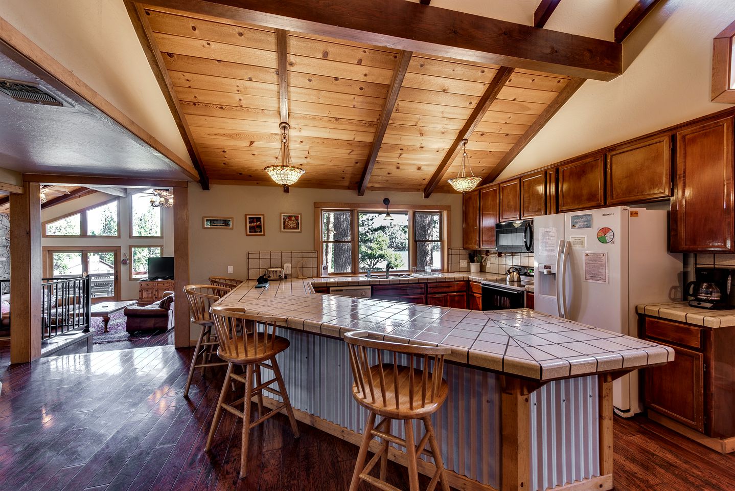 Fabulous Lakefront Group Cabin with Game Room, Outdoor Pool and Tennis Court in Groveland, California