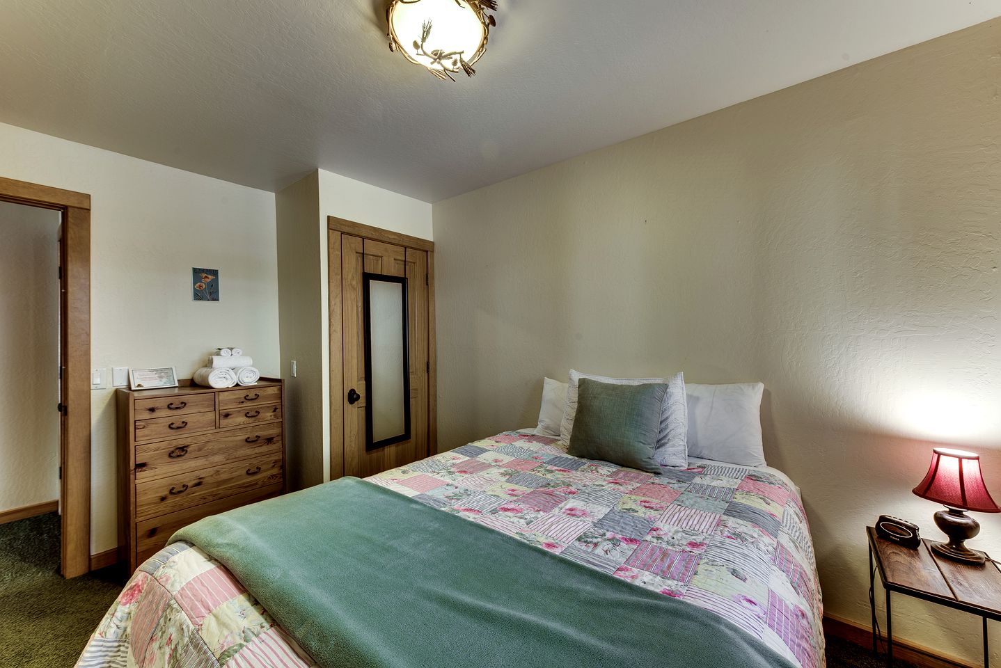 Fabulous Lakefront Group Cabin with Game Room, Outdoor Pool and Tennis Court in Groveland, California