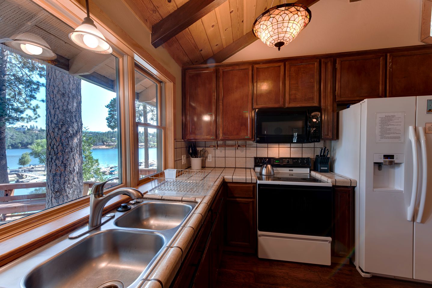 Fabulous Lakefront Group Cabin with Game Room, Outdoor Pool and Tennis Court in Groveland, California