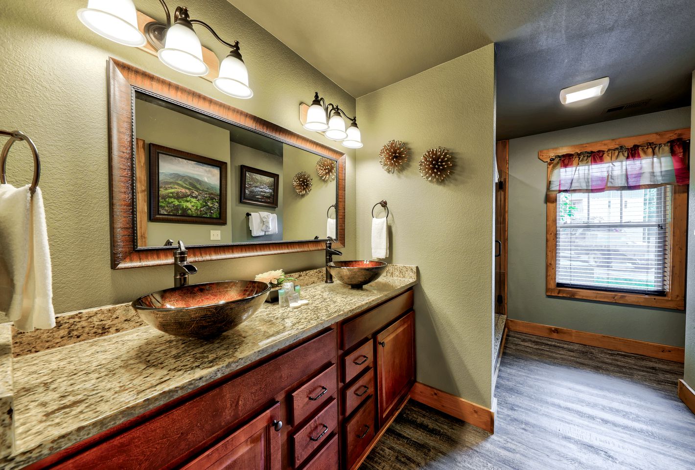 Pet-Friendly Rustic Cabin with Game Room, Hot-Tub and Outdoor Pool in Gatlinburg, Tennessee