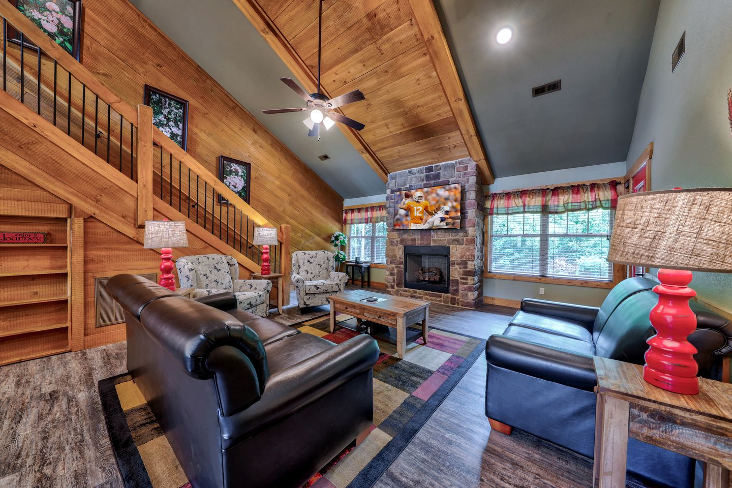 Pet-Friendly Rustic Cabin with Game Room, Hot-Tub and Outdoor Pool in Gatlinburg, Tennessee